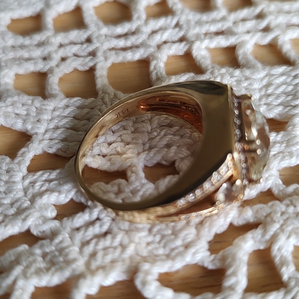 14k Gold-Ring with Smokey Topaz Center Stone - Elegant Women's Jewelry - Picture 4 of 7